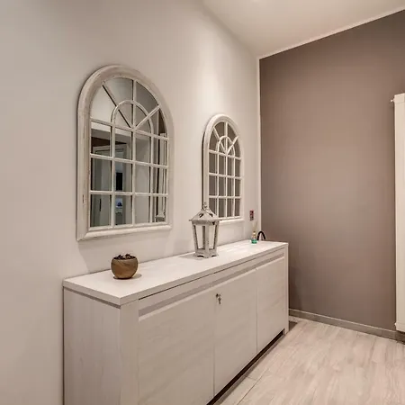 Vatican Royal * Roma